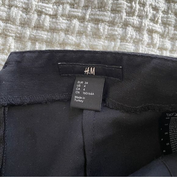 Notsold Black H&M mini‎ skirt with  front pockets - Picture 6 of 7
